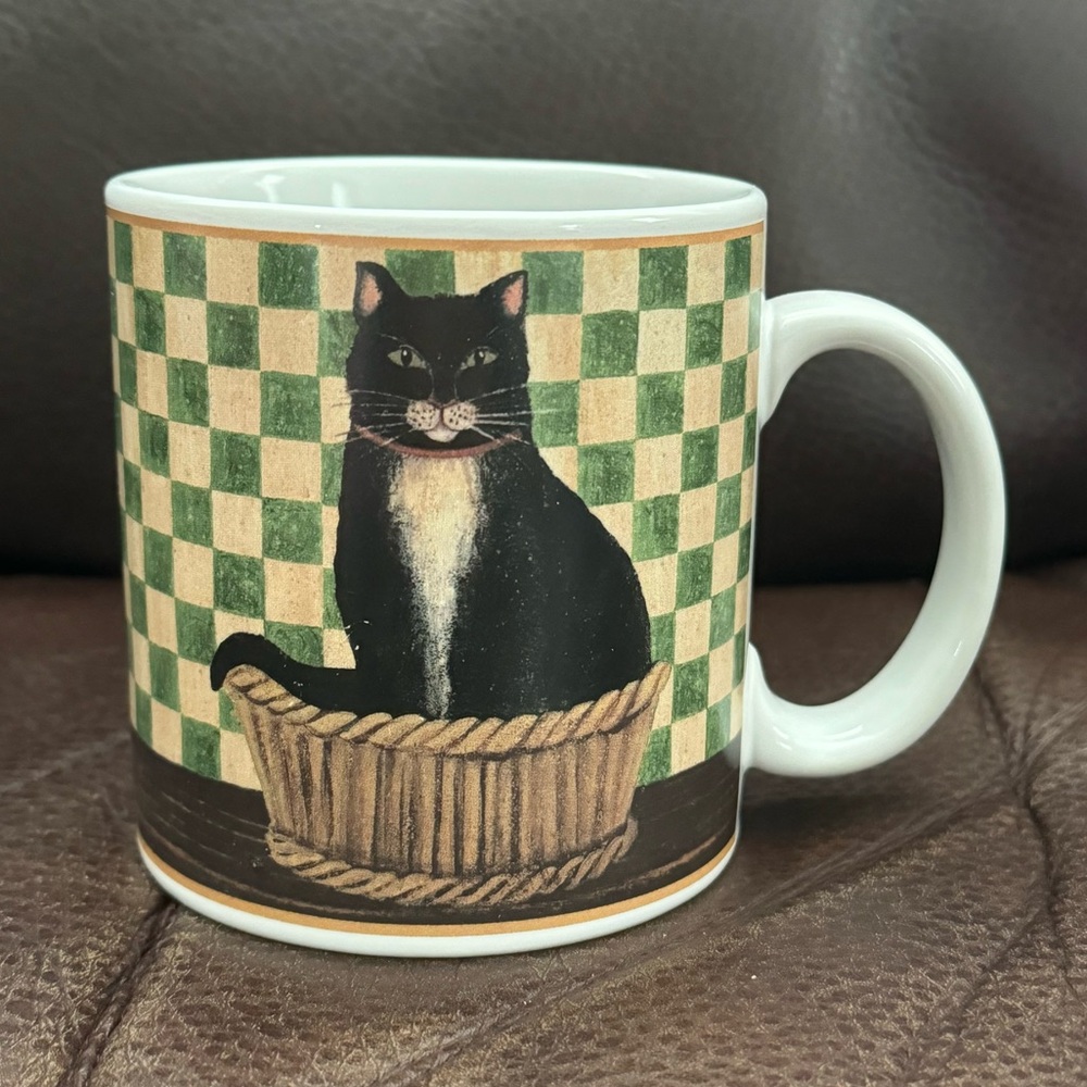 Country Kitties - Sakura David Carter Brown Ceramic Mug 2004